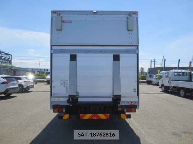 Mitsubishi FIGHTER 2020-10 6716129-6