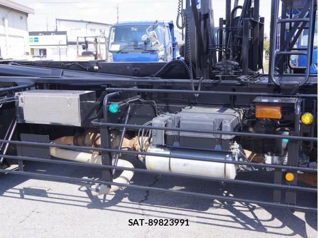 Mitsubishi FIGHTER 2015-11 6791024-14
