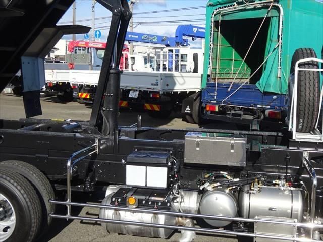 Mitsubishi FIGHTER 2025-12 6805387-9