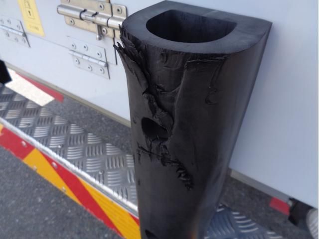 Mitsubishi FIGHTER 2021-12 6805398-7