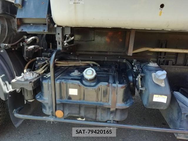 Mitsubishi FIGHTER 2015-12 6905048-9