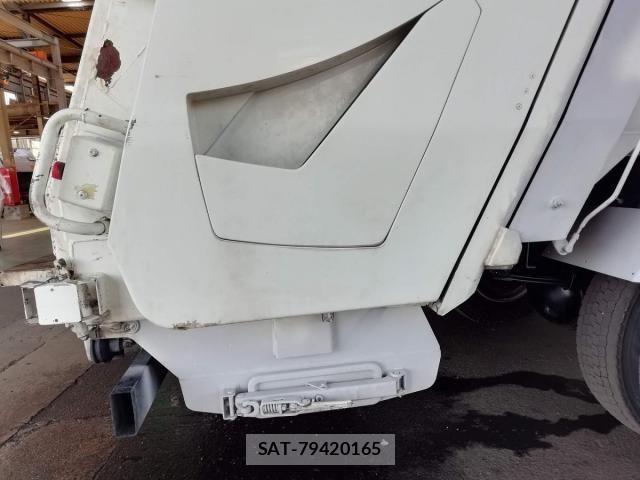 Mitsubishi FIGHTER 2015-12 6905048-17