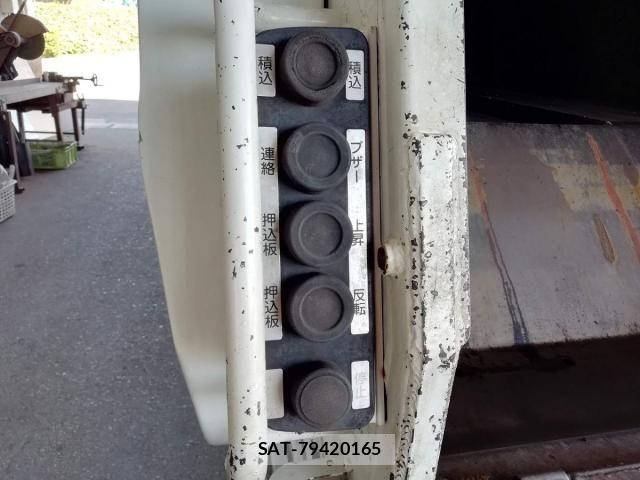 Mitsubishi FIGHTER 2015-12 6905048-18