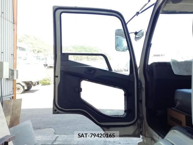 Mitsubishi FIGHTER 2015-12 6905048-24
