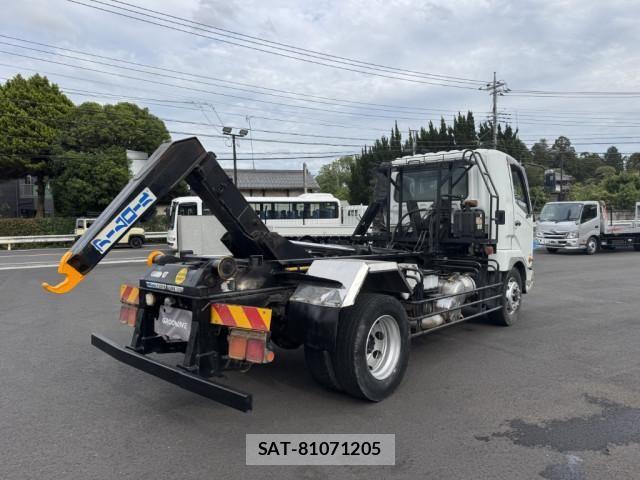 Mitsubishi FIGHTER 2011-08 6905049-9