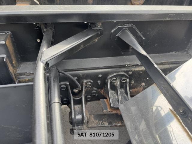 Mitsubishi FIGHTER 2011-08 6905049-18