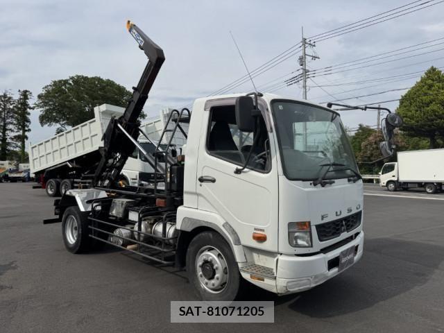 Mitsubishi FIGHTER 2011-08 6905049-1