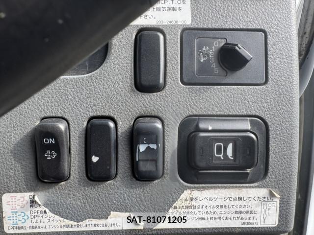 Mitsubishi FIGHTER 2011-08 6905049-27