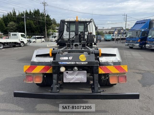 Mitsubishi FIGHTER 2011-08 6905049-7