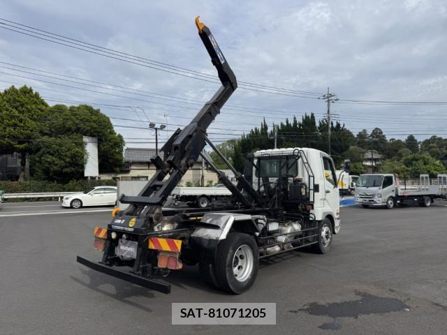 Mitsubishi FIGHTER 2011-08 6905049-8