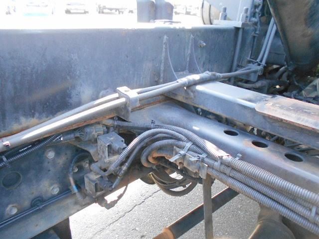 Mitsubishi FIGHTER 2011-11 6919894-17