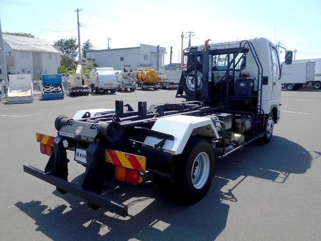 Mitsubishi FIGHTER 2011-11 6919894-2
