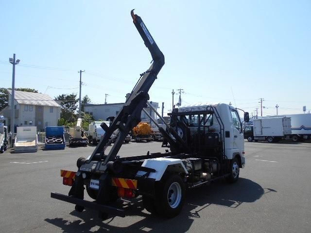 Mitsubishi FIGHTER 2011-11 6919894-4