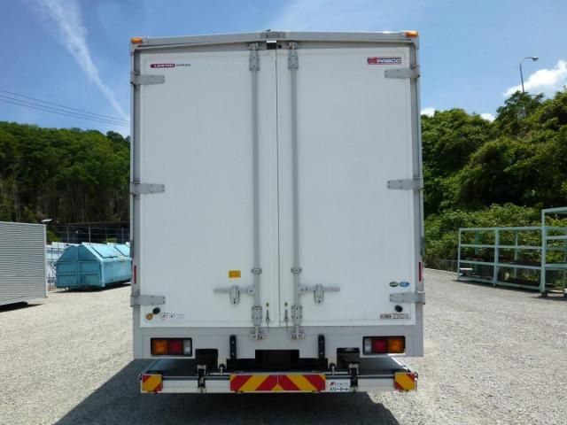Mitsubishi FIGHTER 2021-03 6964407-4