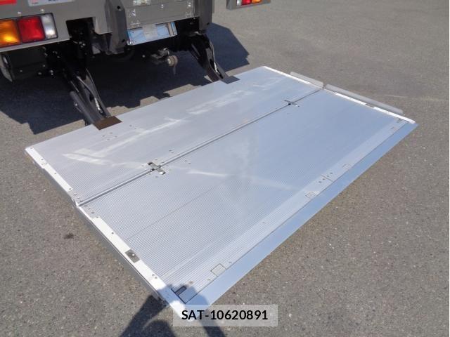 Mitsubishi FIGHTER 2024-02 7020461-11