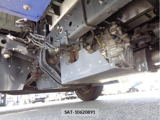 Mitsubishi FIGHTER 2024-02 7020461-14