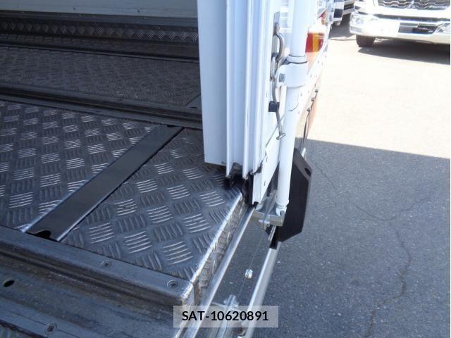 Mitsubishi FIGHTER 2024-02 7020461-7