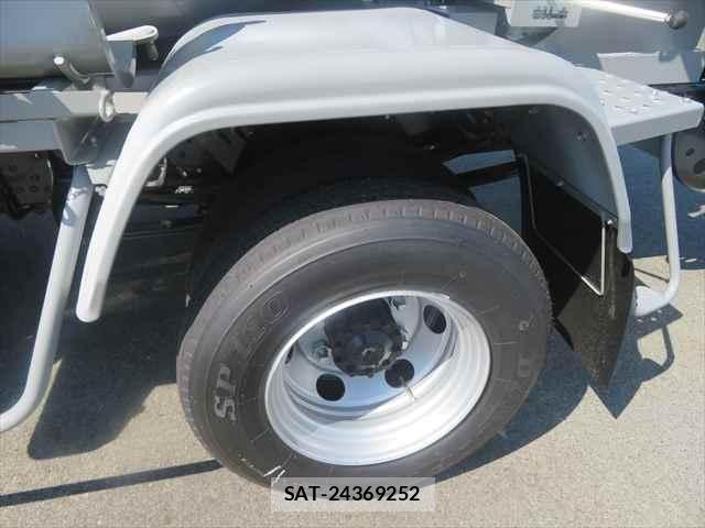 Mitsubishi FIGHTER 2026-01 7058513-15
