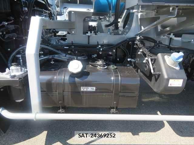 Mitsubishi FIGHTER 2026-01 7058513-20