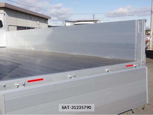 Mitsubishi FIGHTER 2026-02 7058514-11