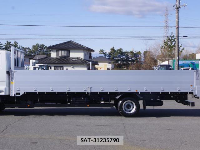 Mitsubishi FIGHTER 2026-02 7058514-15