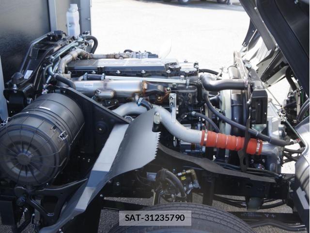 Mitsubishi FIGHTER 2026-02 7058514-18