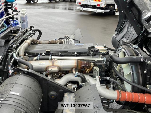 Mitsubishi FIGHTER 2026-02 7058507-17