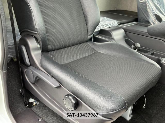Mitsubishi FIGHTER 2026-02 7058507-18