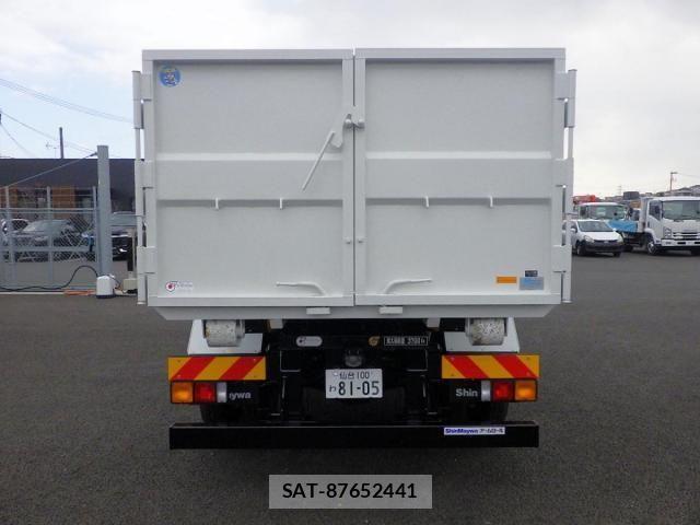 Mitsubishi FIGHTER 2026-02 7058509-3
