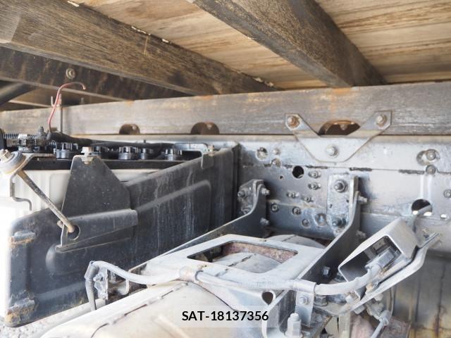 Mitsubishi FIGHTER 2015-07 7250787-22
