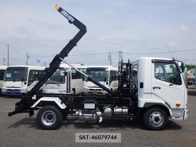 Mitsubishi FIGHTER 2026-02 7250783-6