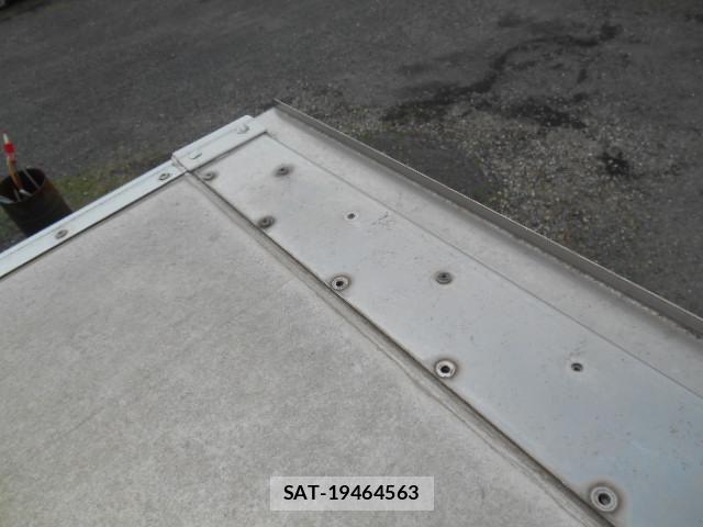 Mitsubishi FIGHTER 2008-10 7250790-11