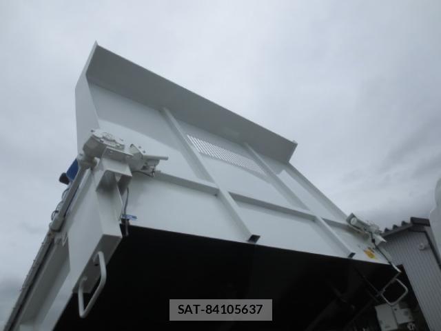 Mitsubishi FIGHTER 2025-12 7250782-10
