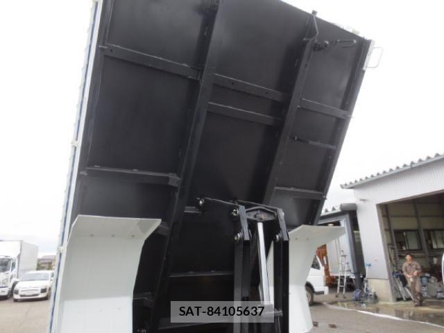 Mitsubishi FIGHTER 2025-12 7250782-11
