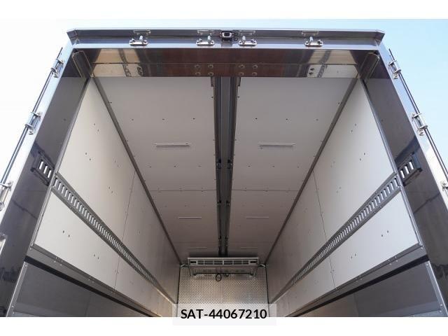 Mitsubishi FIGHTER 2023-03 7250776-24