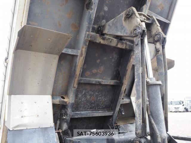Mitsubishi FIGHTER 2006-06 7250789-12