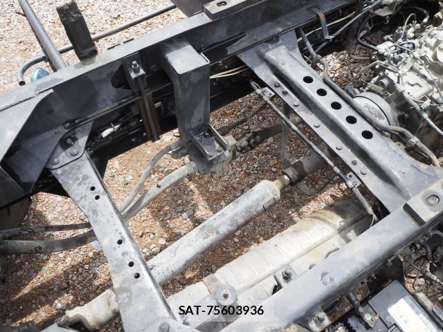 Mitsubishi FIGHTER 2006-06 7250789-16