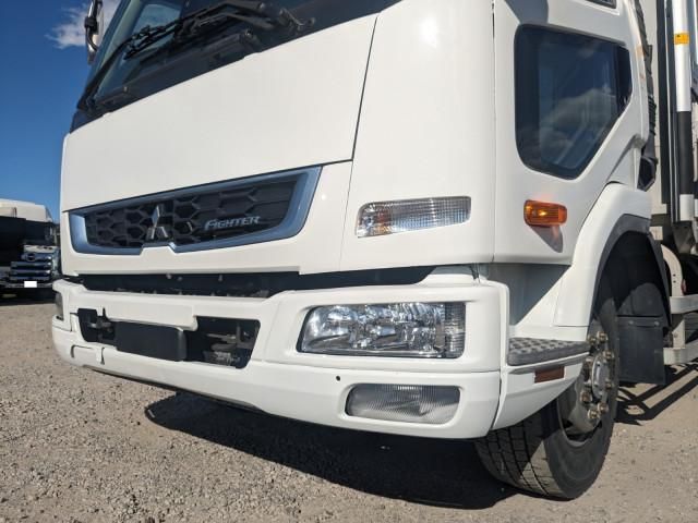 Mitsubishi FIGHTER 2020-10 7306669-24
