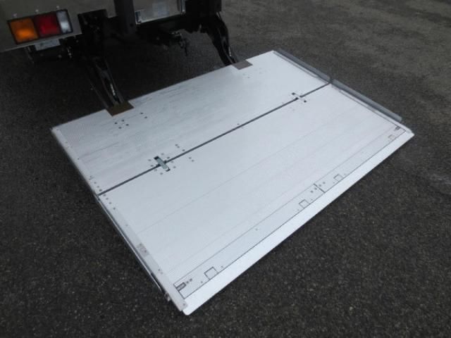 Mitsubishi FIGHTER 2025-12 7306671-11