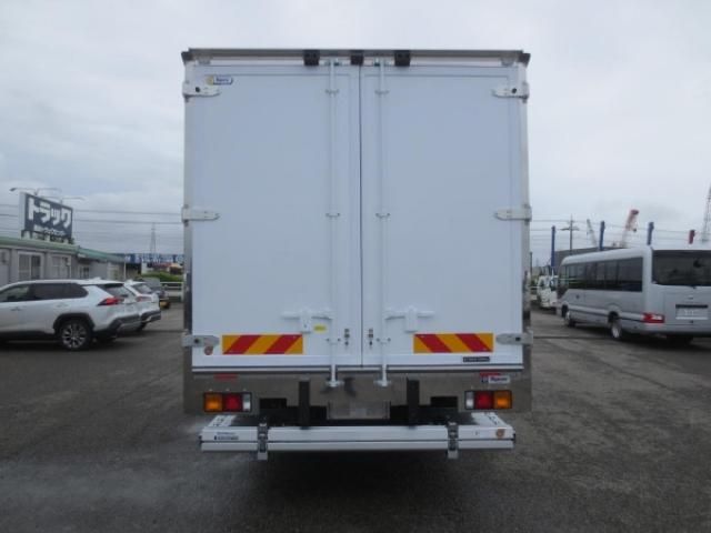 Mitsubishi FIGHTER 2025-12 7306671-6