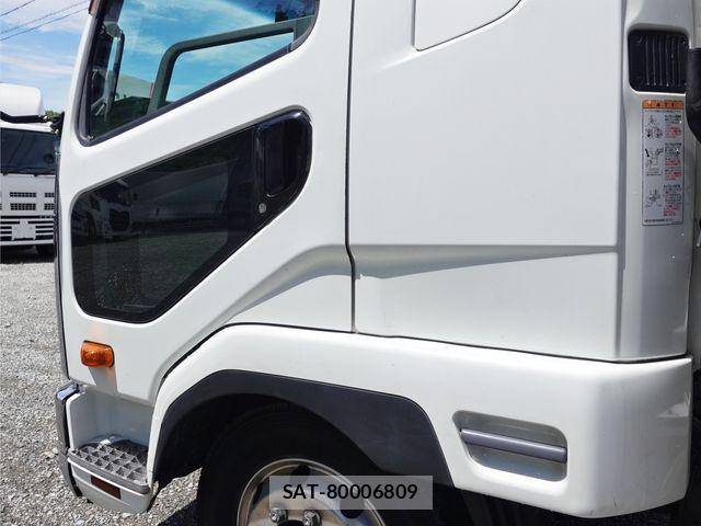 Mitsubishi FIGHTER 2015-08 7327037-11