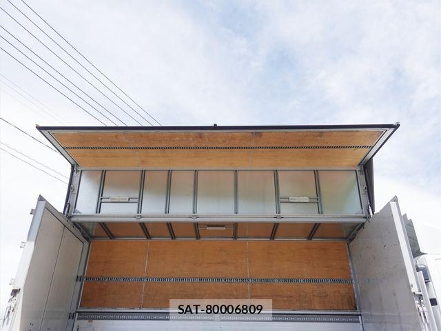 Mitsubishi FIGHTER 2015-08 7327037-14
