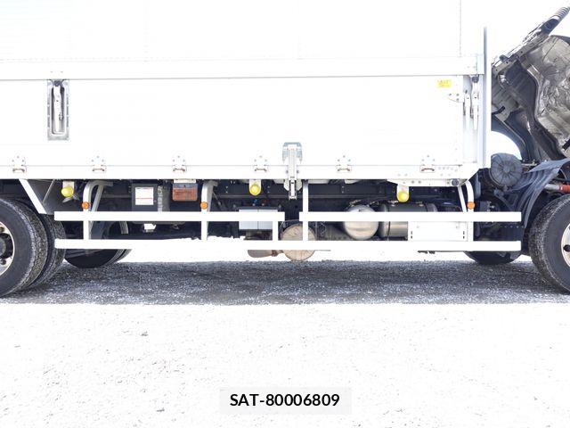 Mitsubishi FIGHTER 2015-08 7327037-20