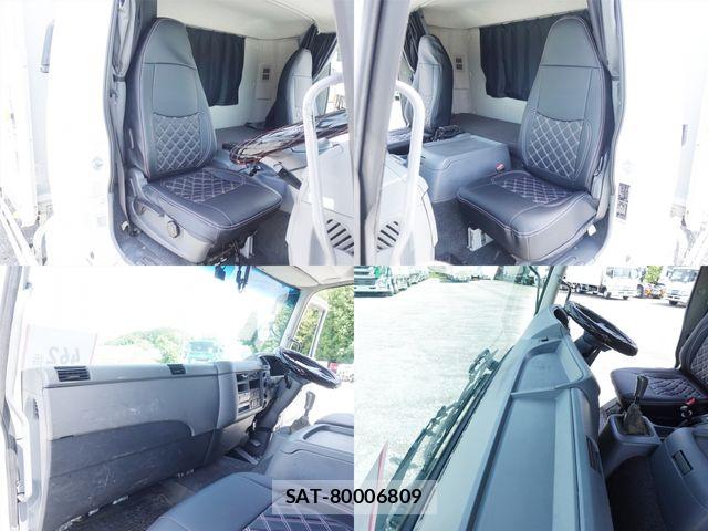 Mitsubishi FIGHTER 2015-08 7327037-24