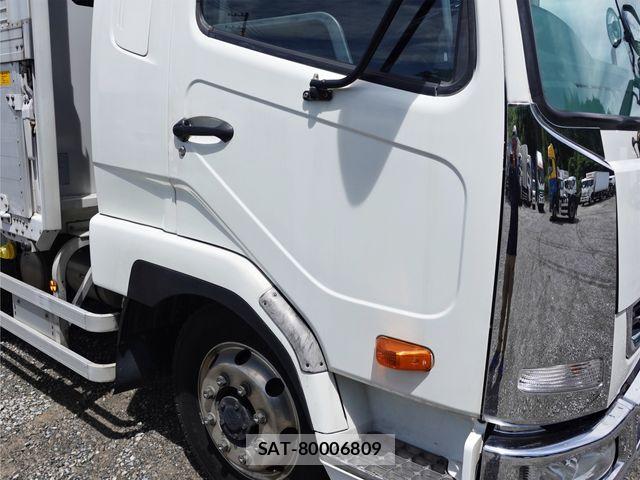 Mitsubishi FIGHTER 2015-08 7327037-4