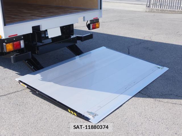 Mitsubishi FIGHTER 2026-03 7357736-9