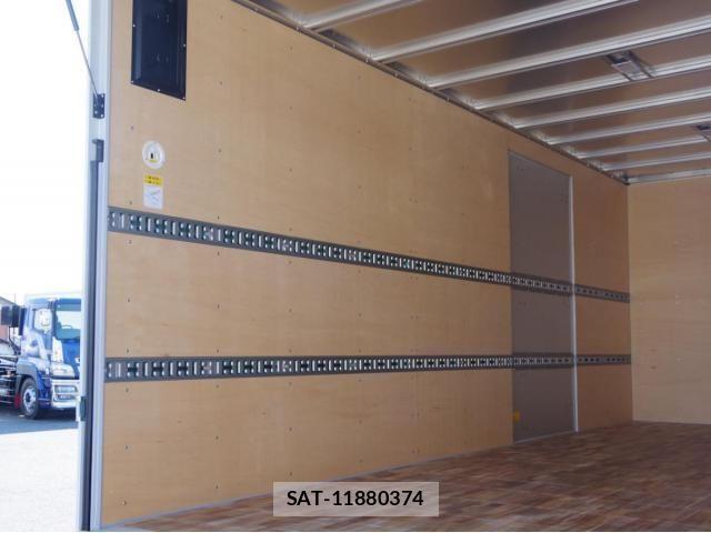 Mitsubishi FIGHTER 2026-03 7357736-12