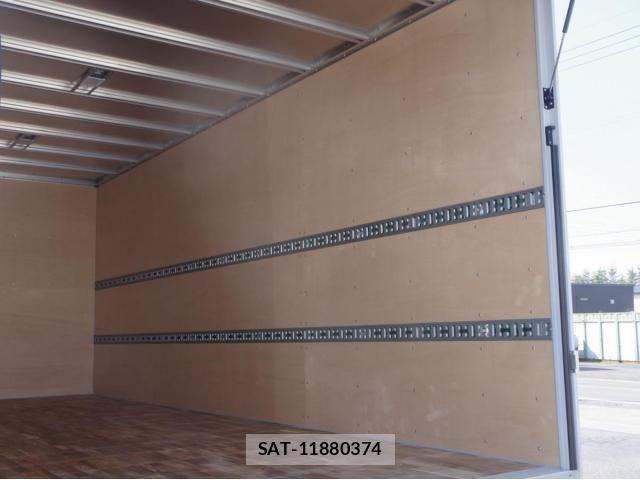 Mitsubishi FIGHTER 2026-03 7357736-13