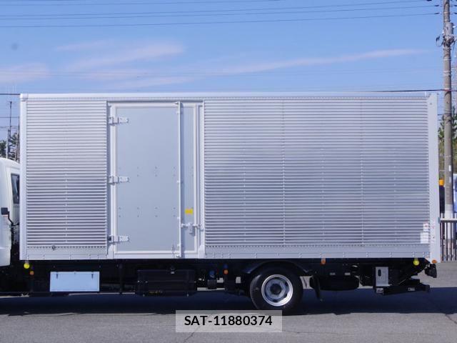 Mitsubishi FIGHTER 2026-03 7357736-18