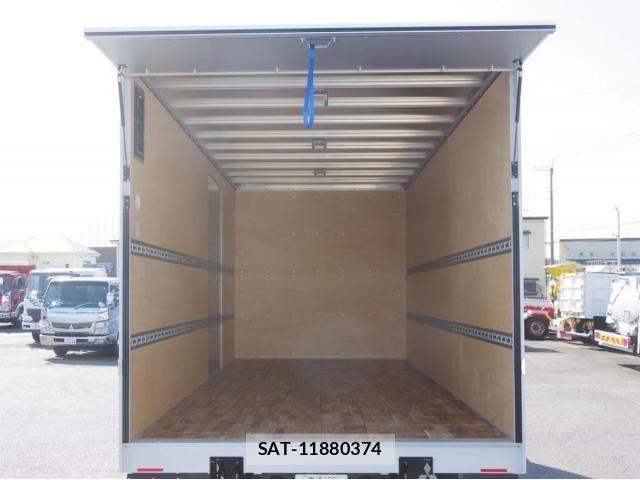 Mitsubishi FIGHTER 2026-03 7357736-4